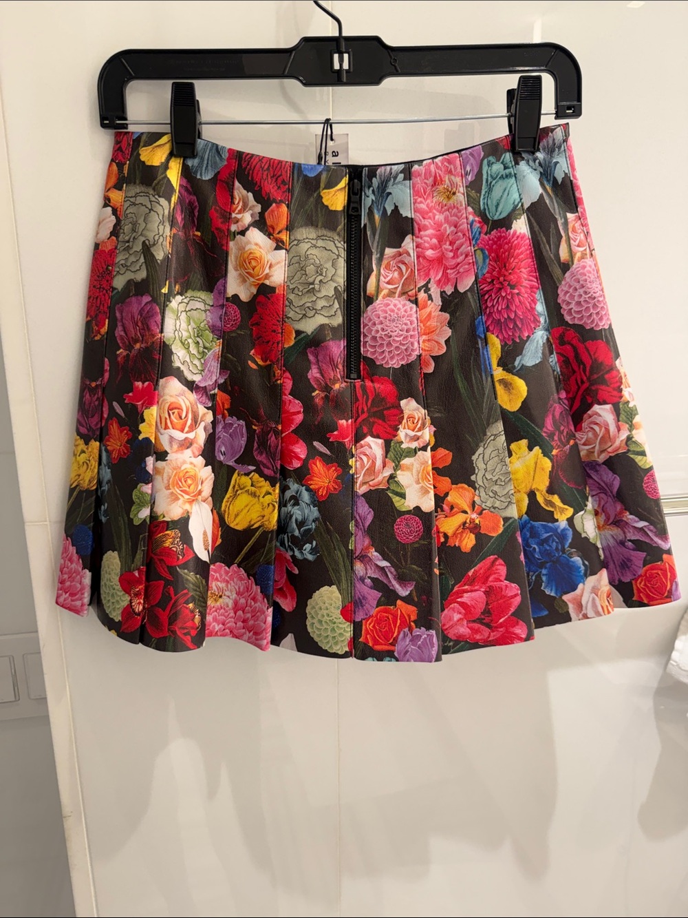 Alice + Olivia Faux Leather Multicolor Mini Skirt NWT size 2 - Picture 5 of 6